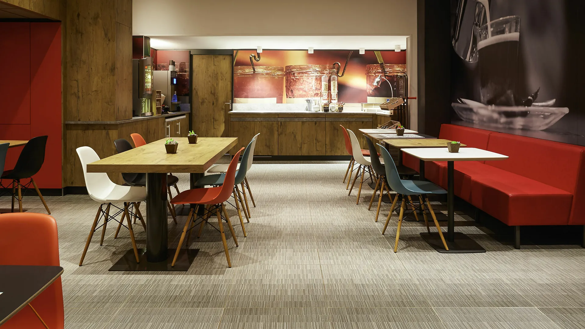 Ibis Paris Canal Saint Martin